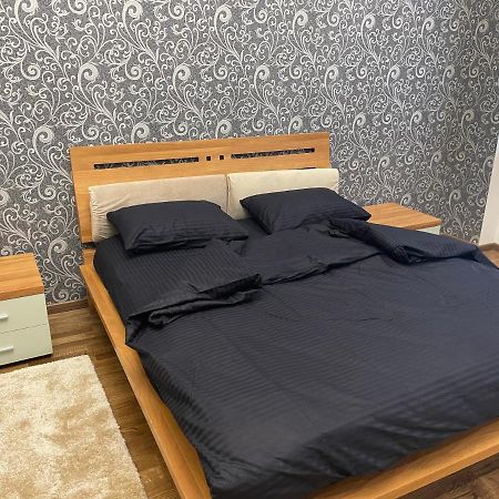 Lux Apartment in Zentrum Tsjernivsi Buitenkant foto