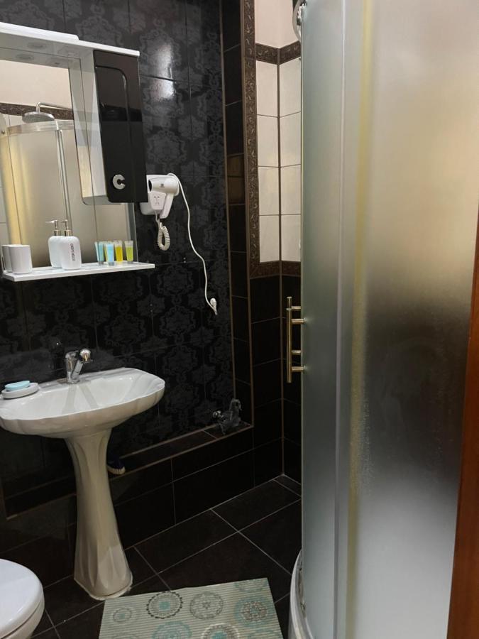 Lux Apartment in Zentrum Tsjernivsi Buitenkant foto
