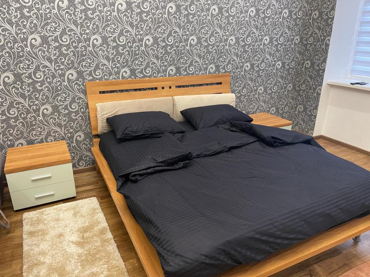 Lux Apartment in Zentrum Tsjernivsi Buitenkant foto